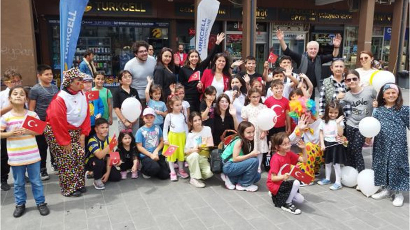 Merhaba Gazetesi Çocukların Bayramını Kutladı