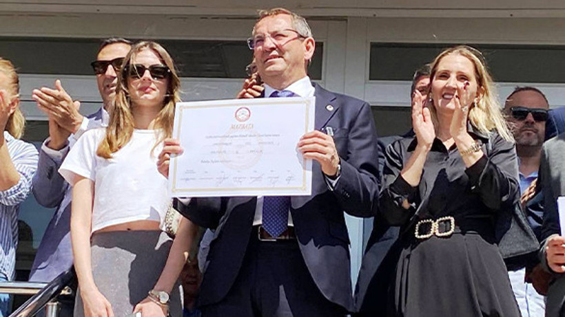 Mesut Ergin Yeniden Göreve Başladı, CHP'li Meclis Üyeleri de Mazbatalarını Aldı