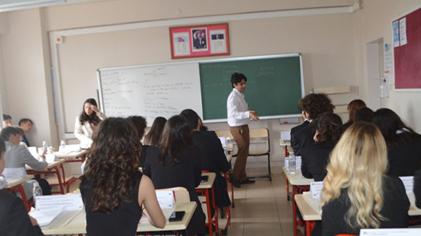 Ayvalık'ta Liseli Öğrencilerden Dünya Sorunlarına Çözüm Arayışı