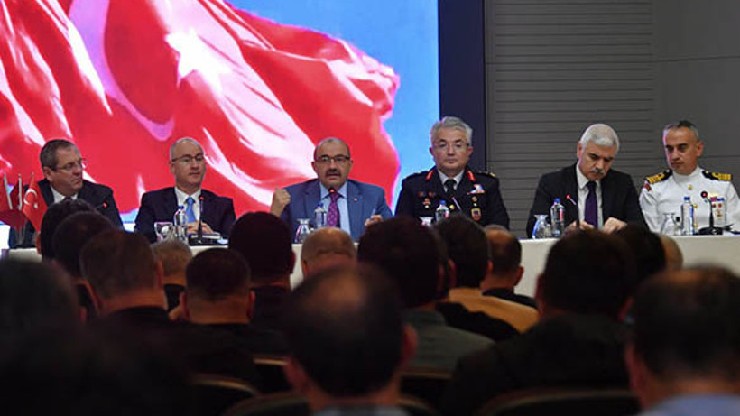 Ayvalık'ta Vali Ustaoğlu Muhtarlarla Buluştu