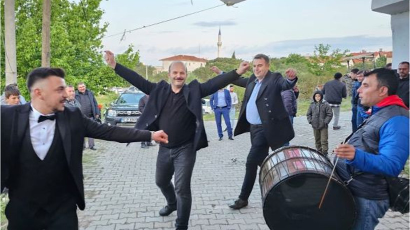 Önder Lapanta Çifte Telli Oynadı