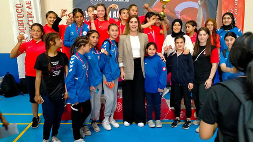 U-13 Güreş Şampiyonu Yeşilay Spor Kulübü Oldu