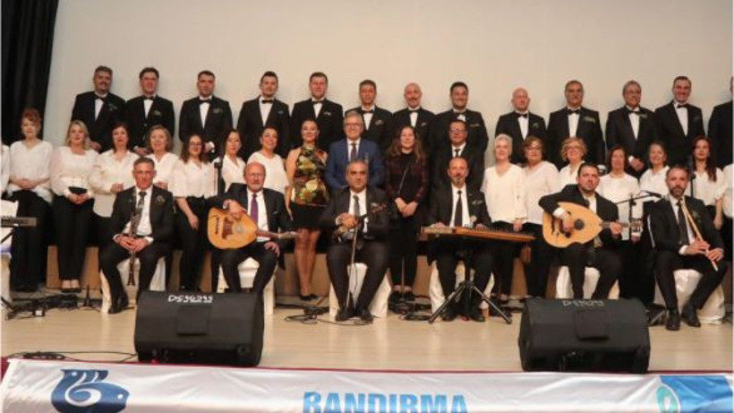 Bandırma'da 'Bahar' Temalı Konser Sanat Dolu Geceye Dönüştü