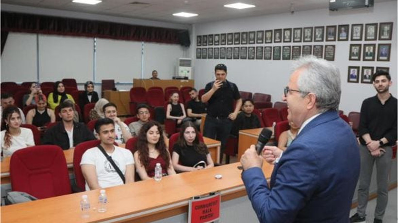 Başkan Mirza Genç Siyasetçileri Ağırladı