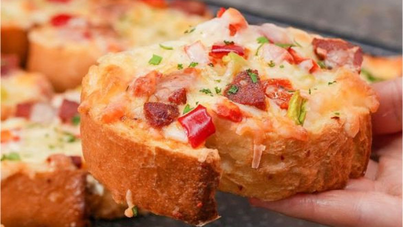 Kahvaltı İçin Yaratıcı Seçenek: Ekmek Pizza