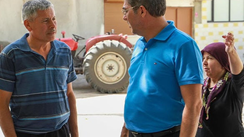 Burhaniye'de Kırsal Mahalle Hizmetleri Sürüyor