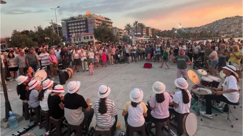 Kepsut’un Genç Müzisyenleri'nden Binlerce Turiste Konser