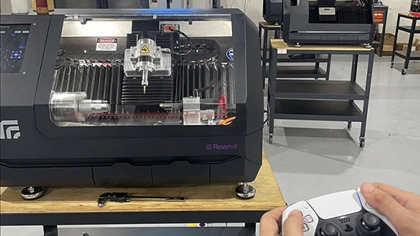 5 Genç Mühendis Masaüstü CNC Makinesi İmal Ediyor