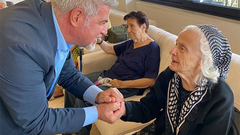 Atatürkçü Düşünce Derneği'nden Yaşlılara Moral Desteği