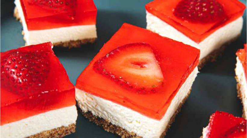 Balıkesir'e Özgü Çilekli Kek Tarif