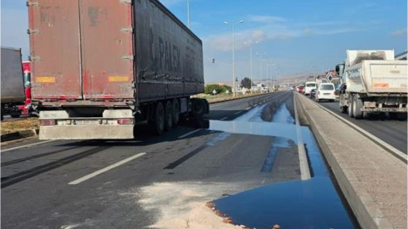 Bandırma'da Tır Devrildi! Yolu Mazot Kapladı!