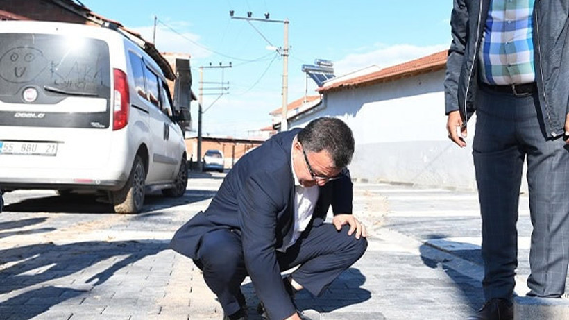 Altıeylül'de Yol ve Sokaklarda Üstyapı Hamlesi