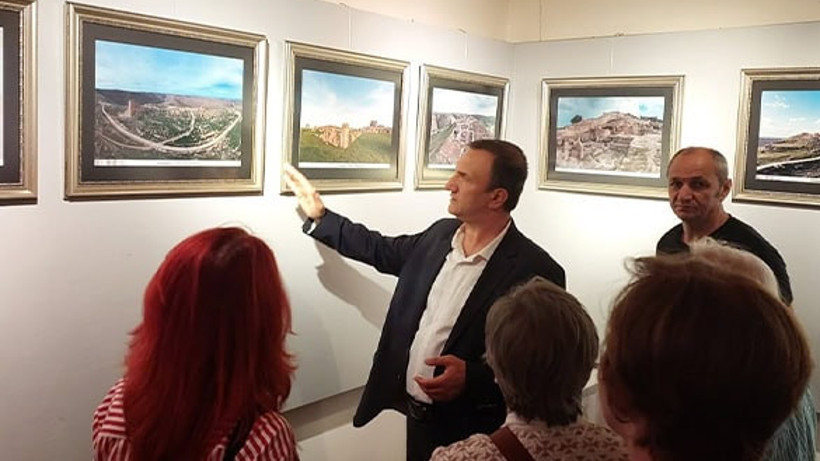 Zerzevan Kalesi Fotoğrafları Balıkesir'de Sergileniyor
