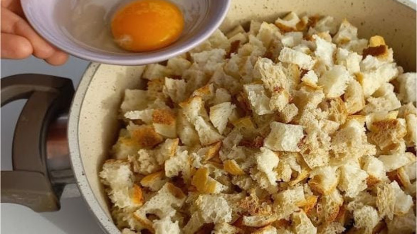 Bayat Ekmekler İçin Balıkesirli Kadınların Pratik Yöntemi