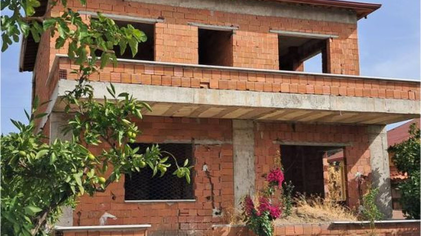 Edremit’te Kaçak Yapılara Müdahale