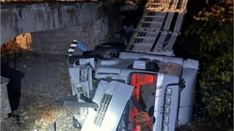 Balya’da Tır Kontrolden Çıktı Köprüden Uçtu!