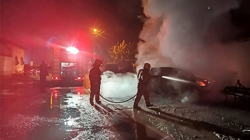 Altıeylül’de Yanan Araç Kullanılamaz Hale Geldi