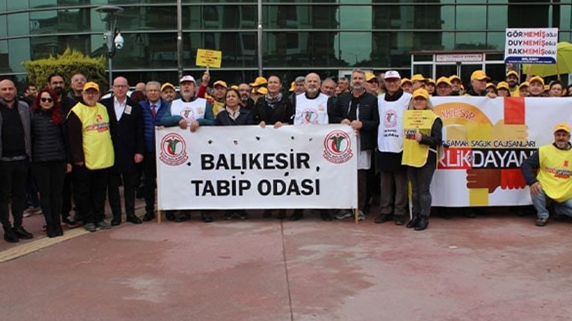Balıkesir'de Sağlık Çalışanları; "Eziyet Değil Çözüm Bekliyoruz!"