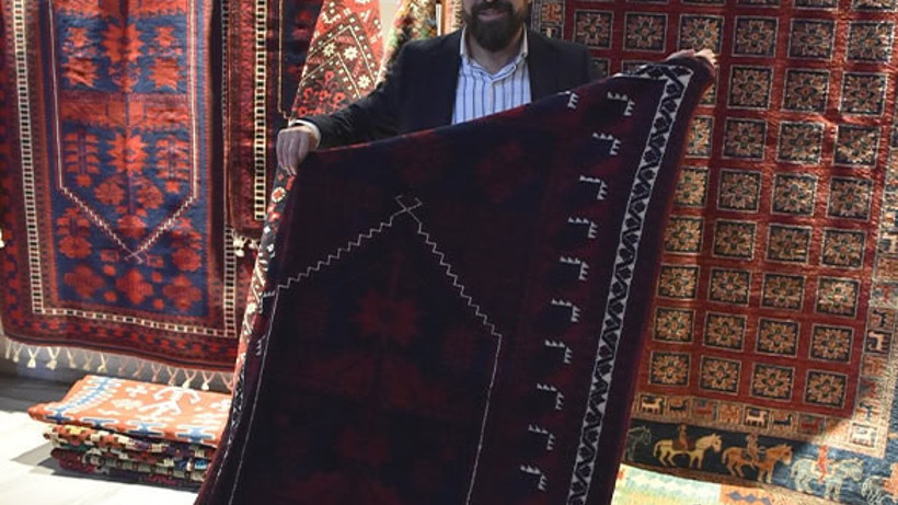 Balıkesir’de Yağcıbedir El Dokuma Halıları Sergisi Açıldı
