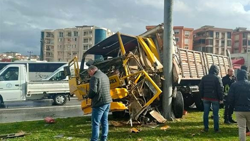 Edremit’te Maddi Hasarlı Kaza, Trafik Geçici Olarak Aksadı