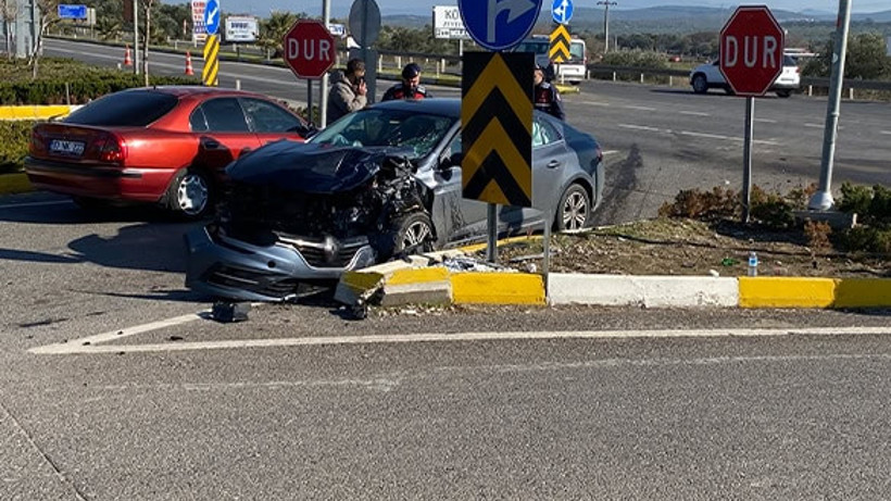 Ayvalık'ta Trafik Kazası, 3 Yaralı