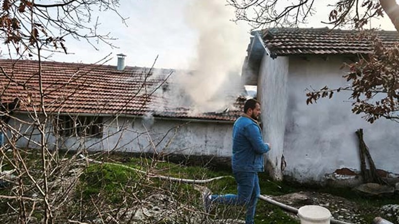 Dursunbey'de Yangında 14 Küçükbaş Hayvan Telef Oldu