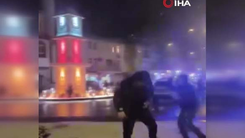 Balıkesir’de Çocuklardan Polis Ekiplerine Kar Topu Yağmuru