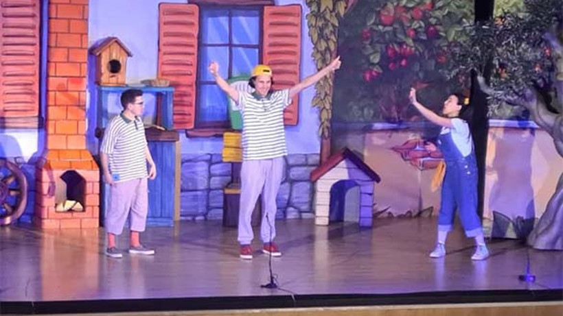 Edremitli Öğrenciler Tiyatroyla Buluştu