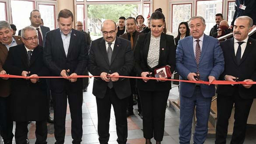 Vali Ustaoğlu, Balıkesir Lisesi’nin 140. Yıl Resim Sergisine Katıldı