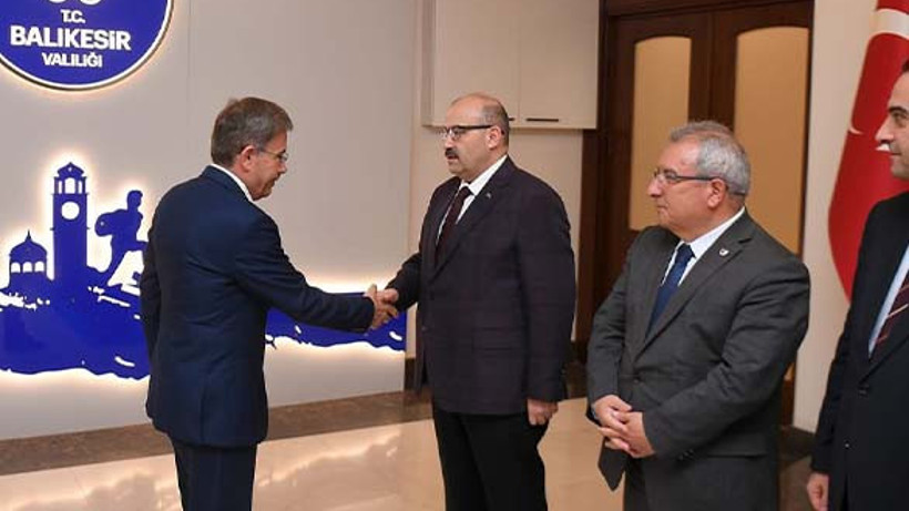 Balıkesir Valisi Ustaoğlu, Valilik Personeli ile Bayramlaştı