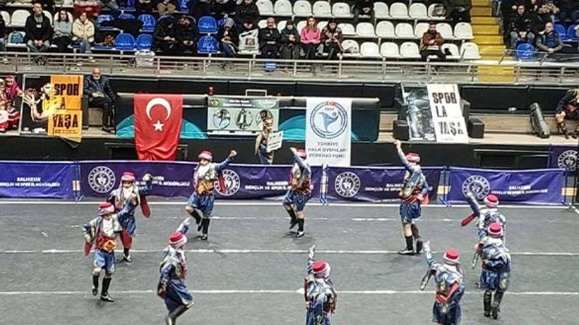 Edremit Belediyesi Halk Oyunları Ekibi Balıkesir’de Birinci Oldu