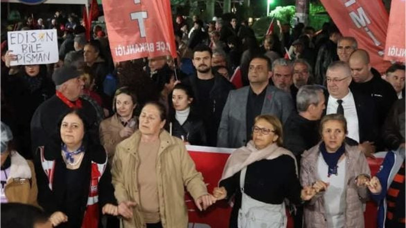 Altınoluk’ta İmamoğlu İçin Protesto Yürüyüşü