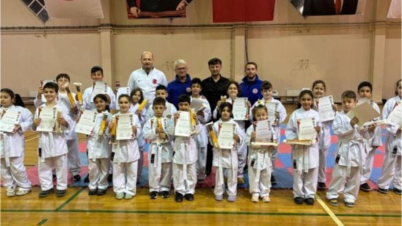 Genç Karateciler Sınavda Hünerlerini Sergiledi