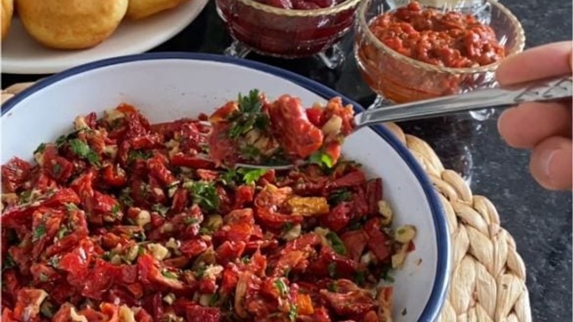 İftar Sofranız İçin Lezzetli Seçenek: Kuru Domates Salatası