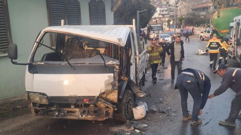 Kamyon İle Kamyonetin Karşılaşması Kötü Bitti