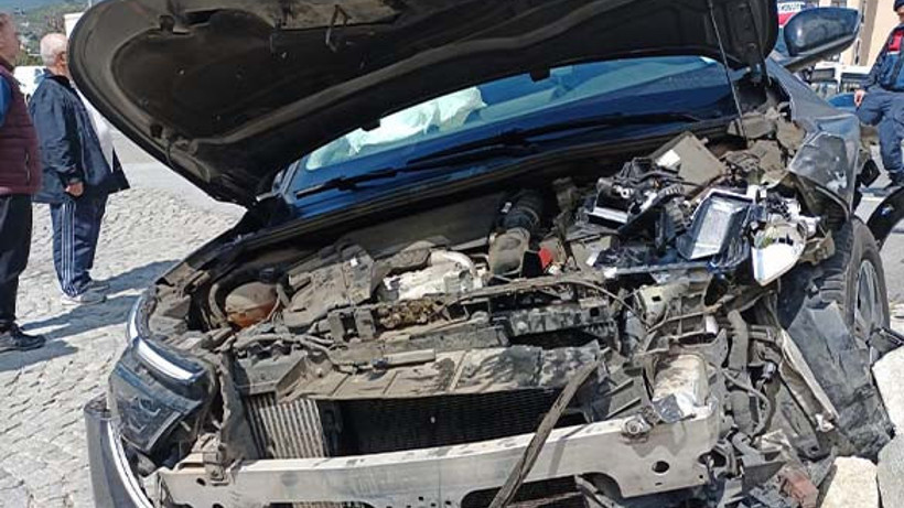 Altınoluk-Edremit Yolunda Trafik Kazası: 3 Yaralı