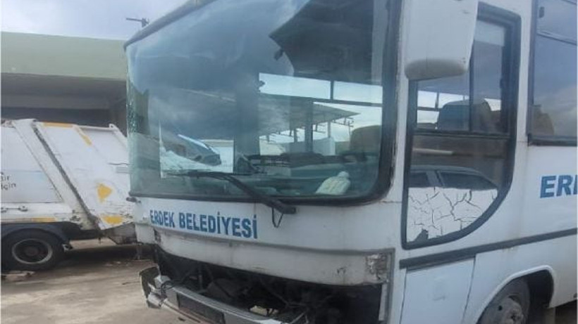 Belediyenin Aracını Çaldı! 7 Araca Çarptı