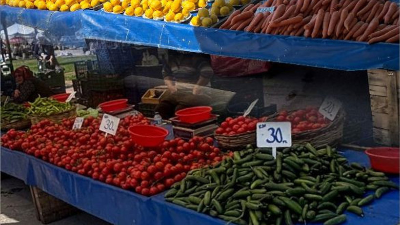 Balıkesir Pazarı’nda Sebze Tezgâhları Hareketliydi