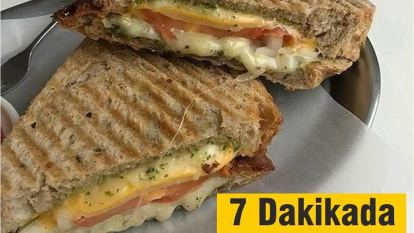 Evdeki Malzemelerle Sağlıklı Tost Tarifi