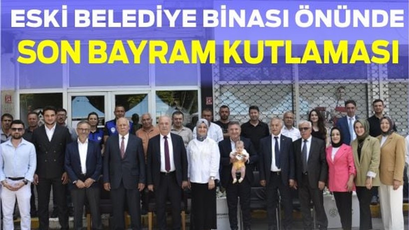 Dursunbey’de Bayramlaşma Eski Belediye Binası Önünde Gerçekleşti