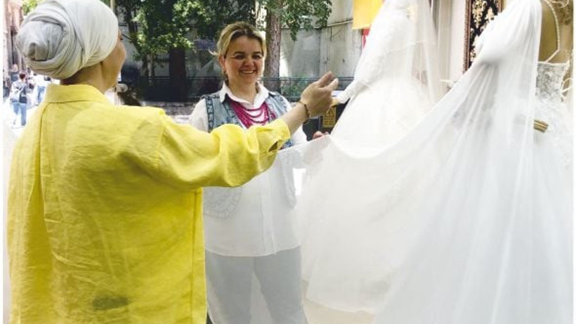 Helen Gelinlikler Moda Oldu: Fiyatlar 10 Bin TL’den Başlıyor