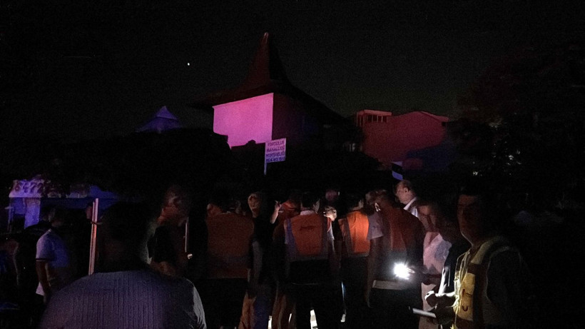 BALIKESİR - SIDIRGI: depremde yıkılan binaların ilk görüntüleri - Resim: 2