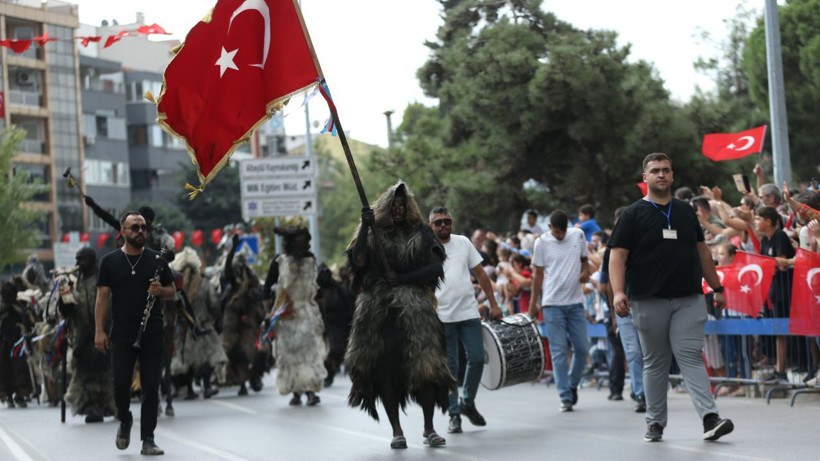 Balıkesir’in Renkli Geleneği: Tülütabaklar Yine Sokaklarda! - Resim: 5