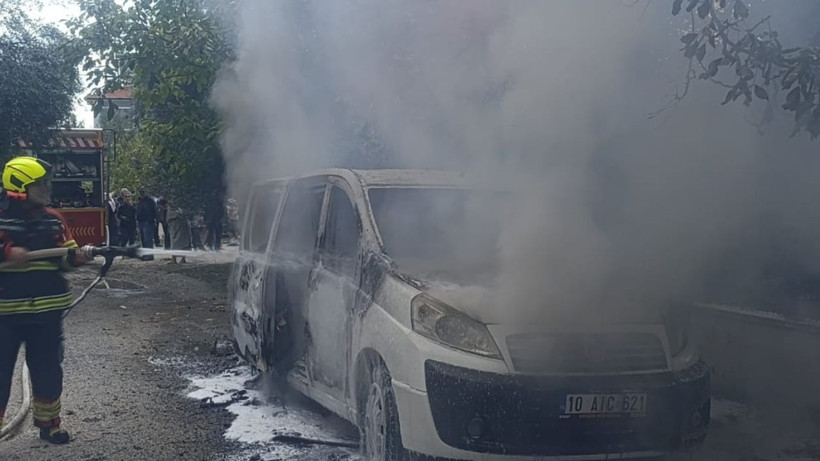 Edremit’te Araç Yangını Paniğe Neden Oldu - Resim: 2