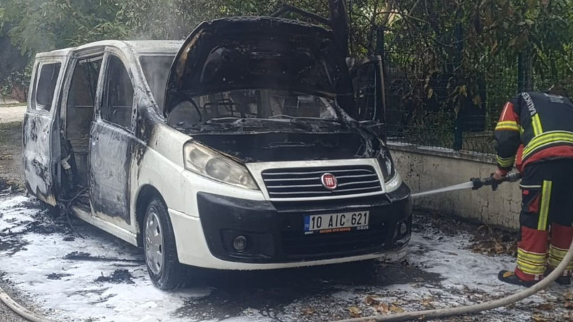 Edremit’te Araç Yangını Paniğe Neden Oldu - Resim: 3