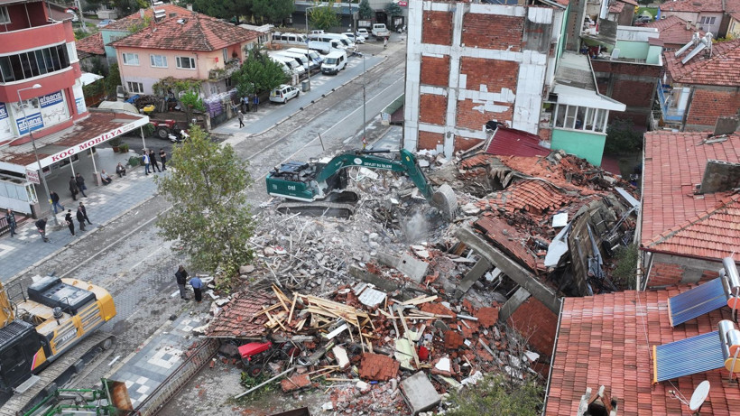 Sındırgı’da 6.1’lik Depremin Ardından DSİ Ekipleri Sahada - Resim: 4