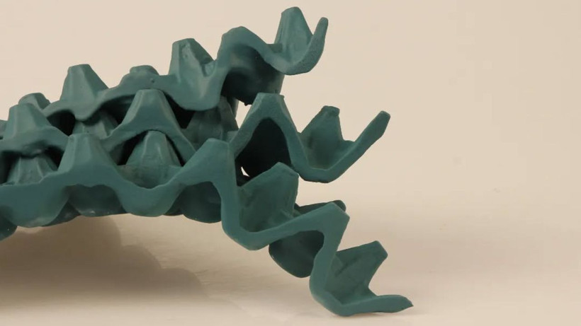 Kromatik Diyaloglar: Ayşe Canbolat’tan viyol ve kadın temalı seramik yolculuğu - Resim: 3