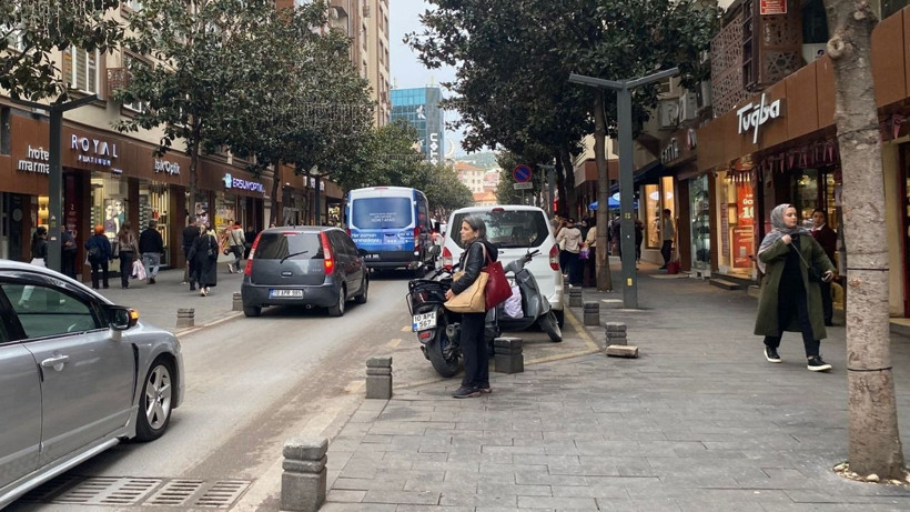 Balıkesir Adeta Yılbaşı Pazarına Dönüştü - Resim: 1