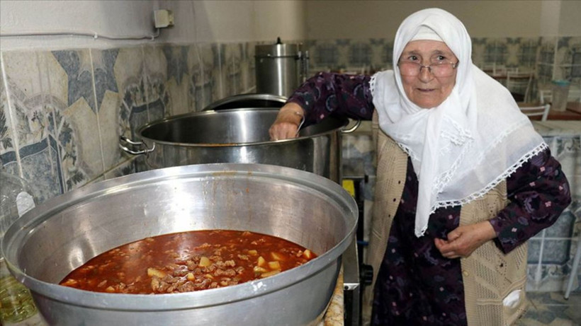 Balıkesir’de Köy Sofraları Geleneği Sürdürülüyor: Yer Sofrası Kültürü Masalara Direniyor - Resim: 4