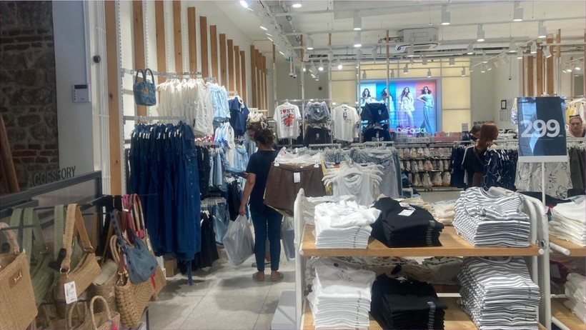 Mağaza Mağaza Gezenler Serinliğe Koştu